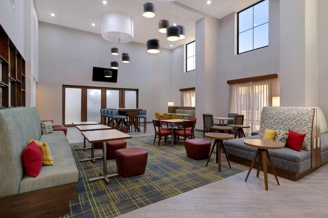 Hampton Inn & Suites مارينا المظهر الخارجي الصورة