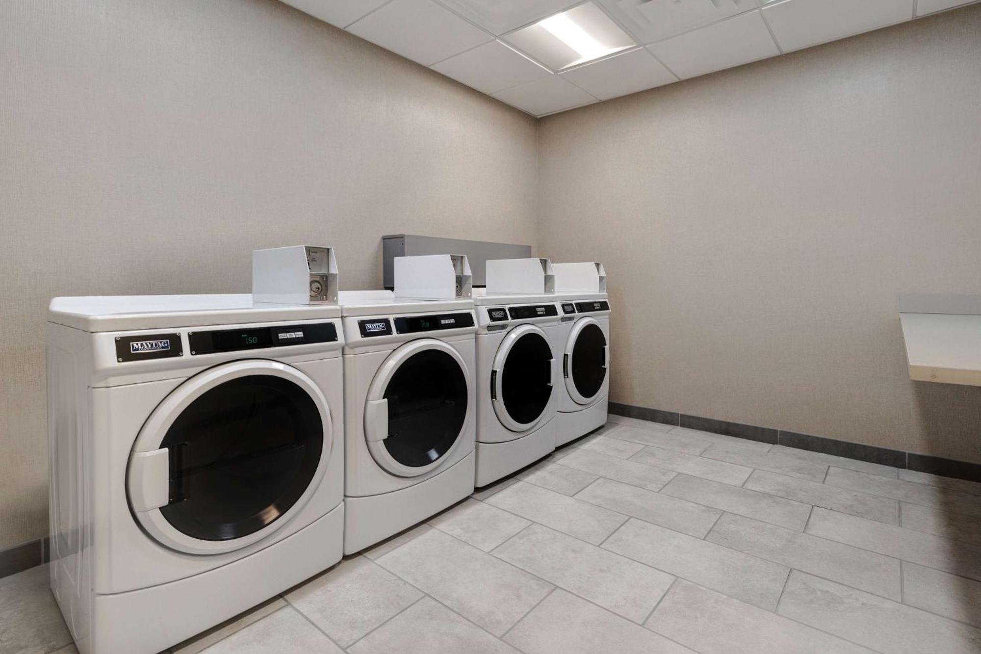 Hampton Inn & Suites مارينا المظهر الخارجي الصورة