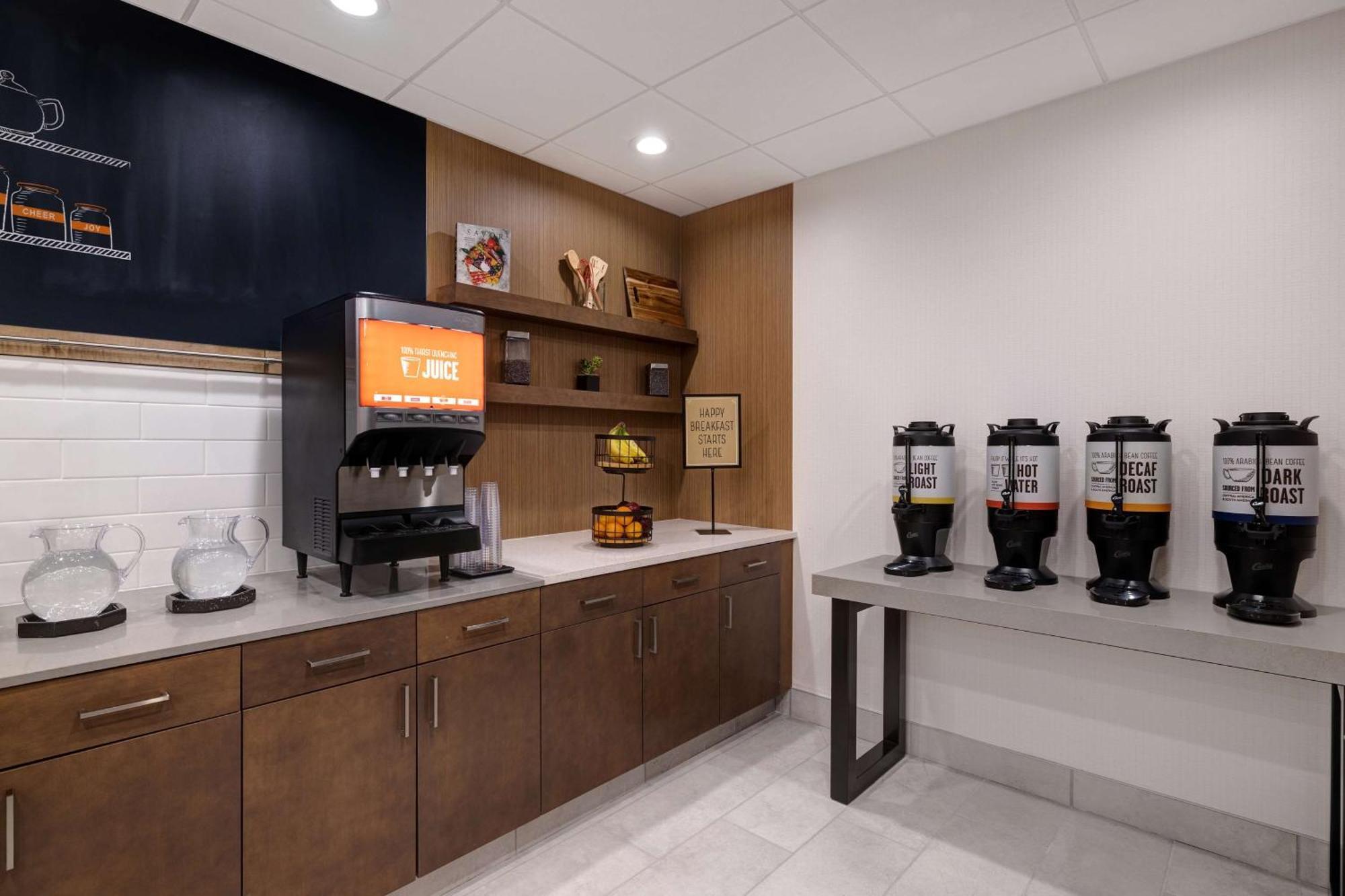 Hampton Inn & Suites مارينا المظهر الخارجي الصورة