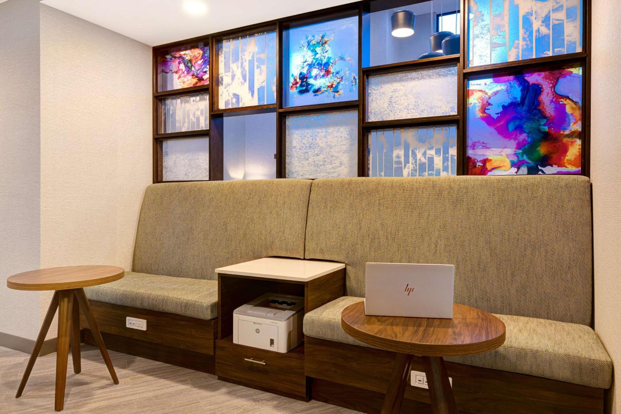 Hampton Inn & Suites مارينا المظهر الخارجي الصورة