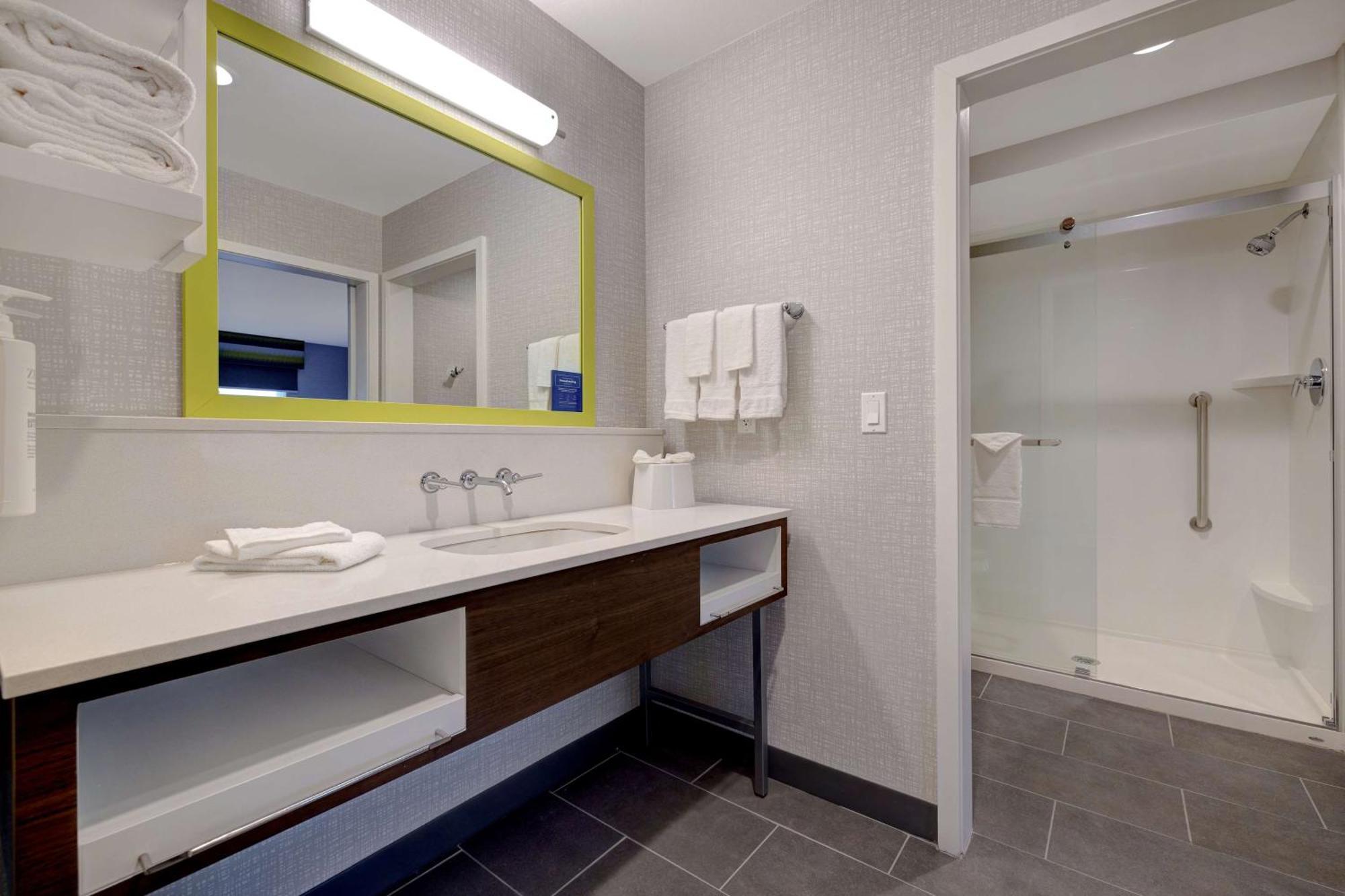 Hampton Inn & Suites مارينا المظهر الخارجي الصورة