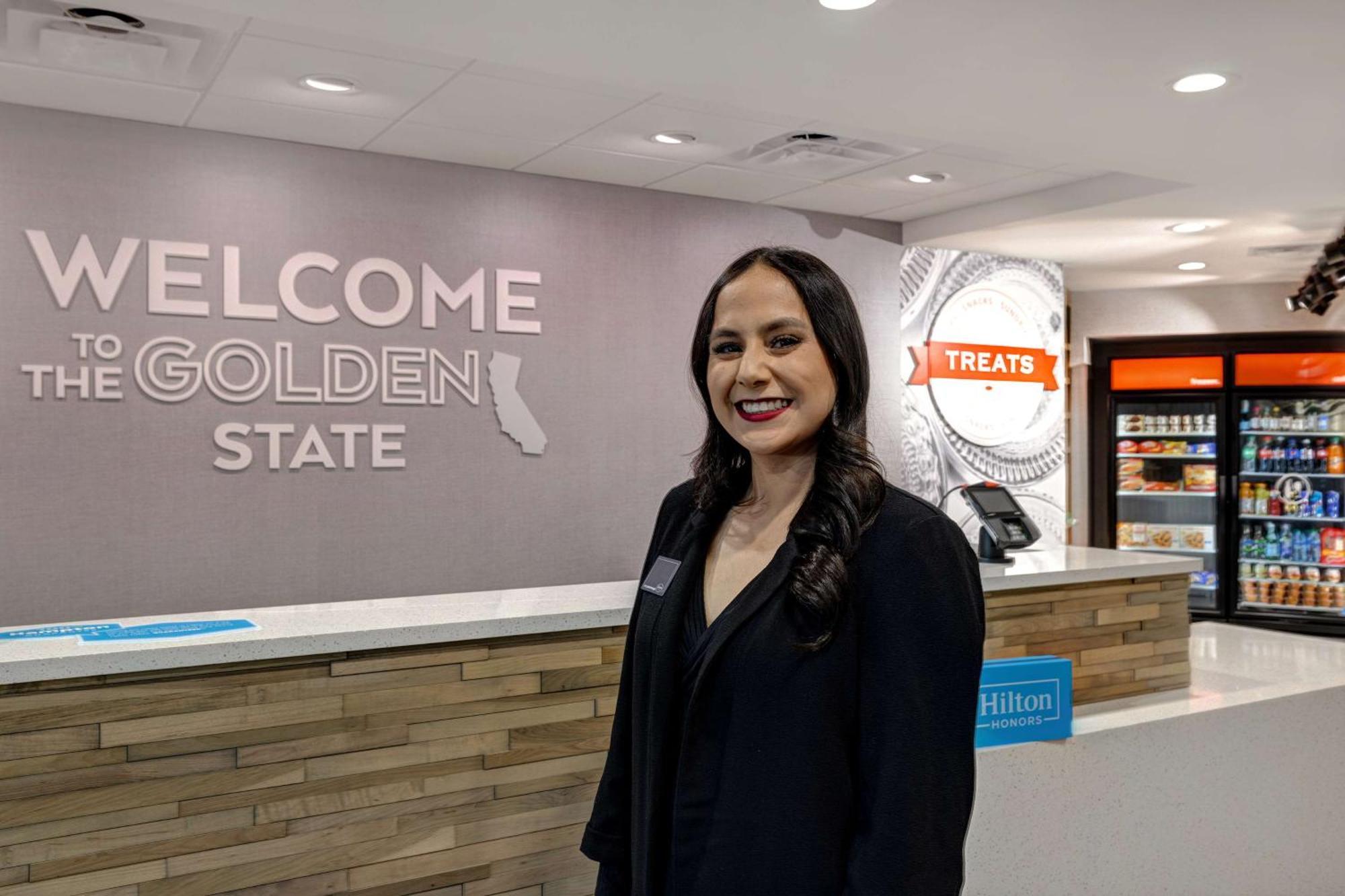 Hampton Inn & Suites مارينا المظهر الخارجي الصورة