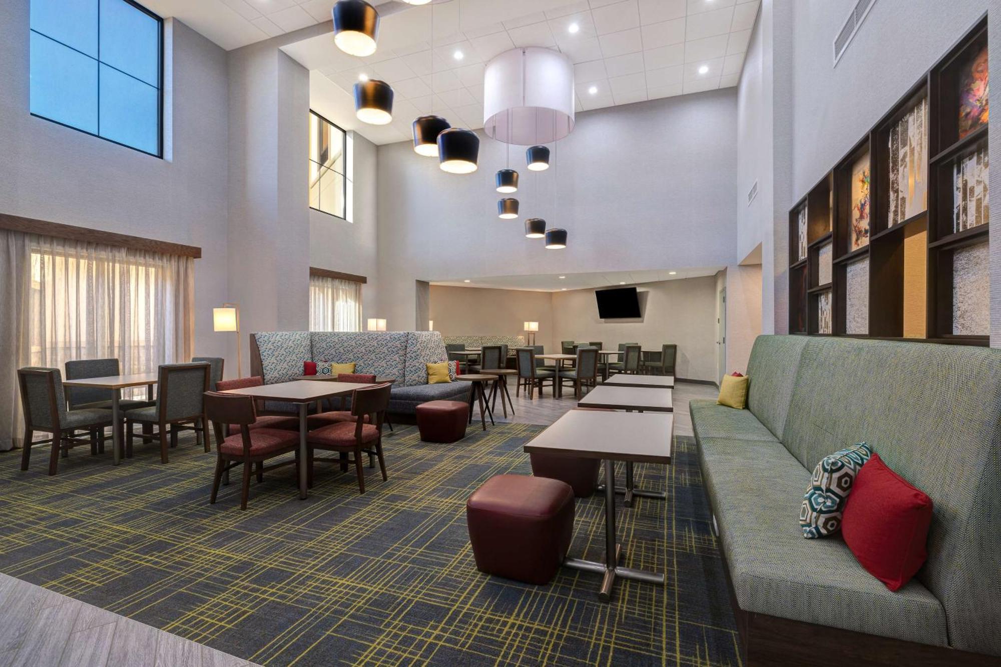 Hampton Inn & Suites مارينا المظهر الخارجي الصورة